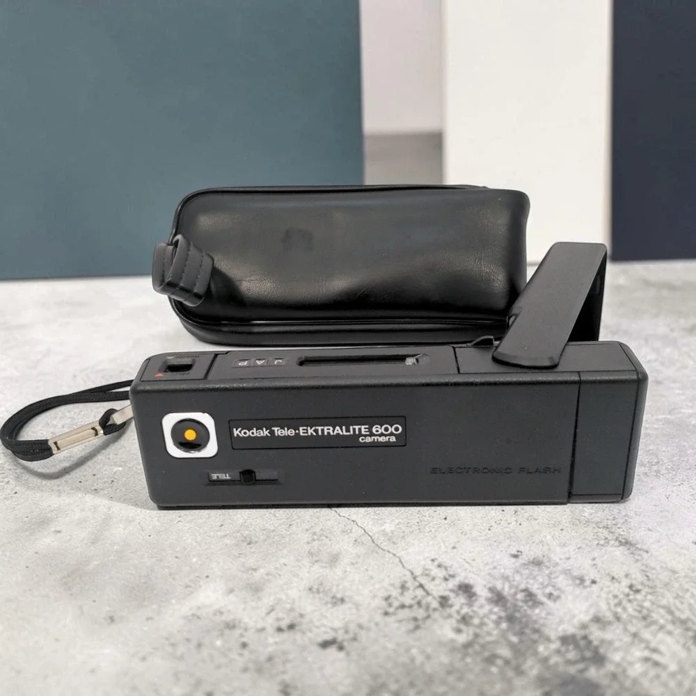 VTG Kodak Tele-EKTRALITE 600 Camera 1980 110 Film Pocket Camera Flash Case Works